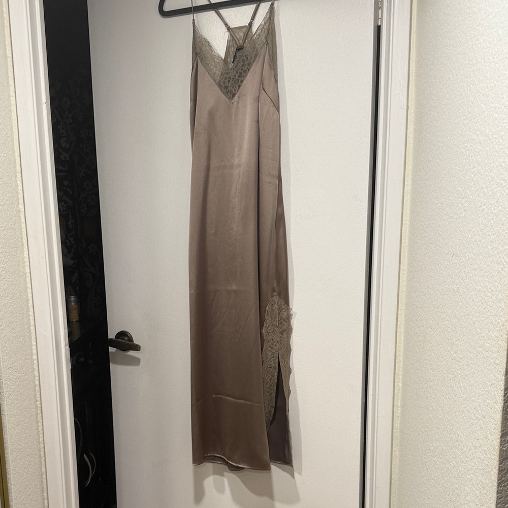 House of Harlow 1960 Elegant Lace Trim Slip Dress